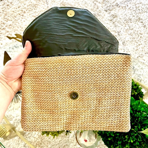 Bumble Bee Pom Pom Straw Clutch - Picture 5 of 9
